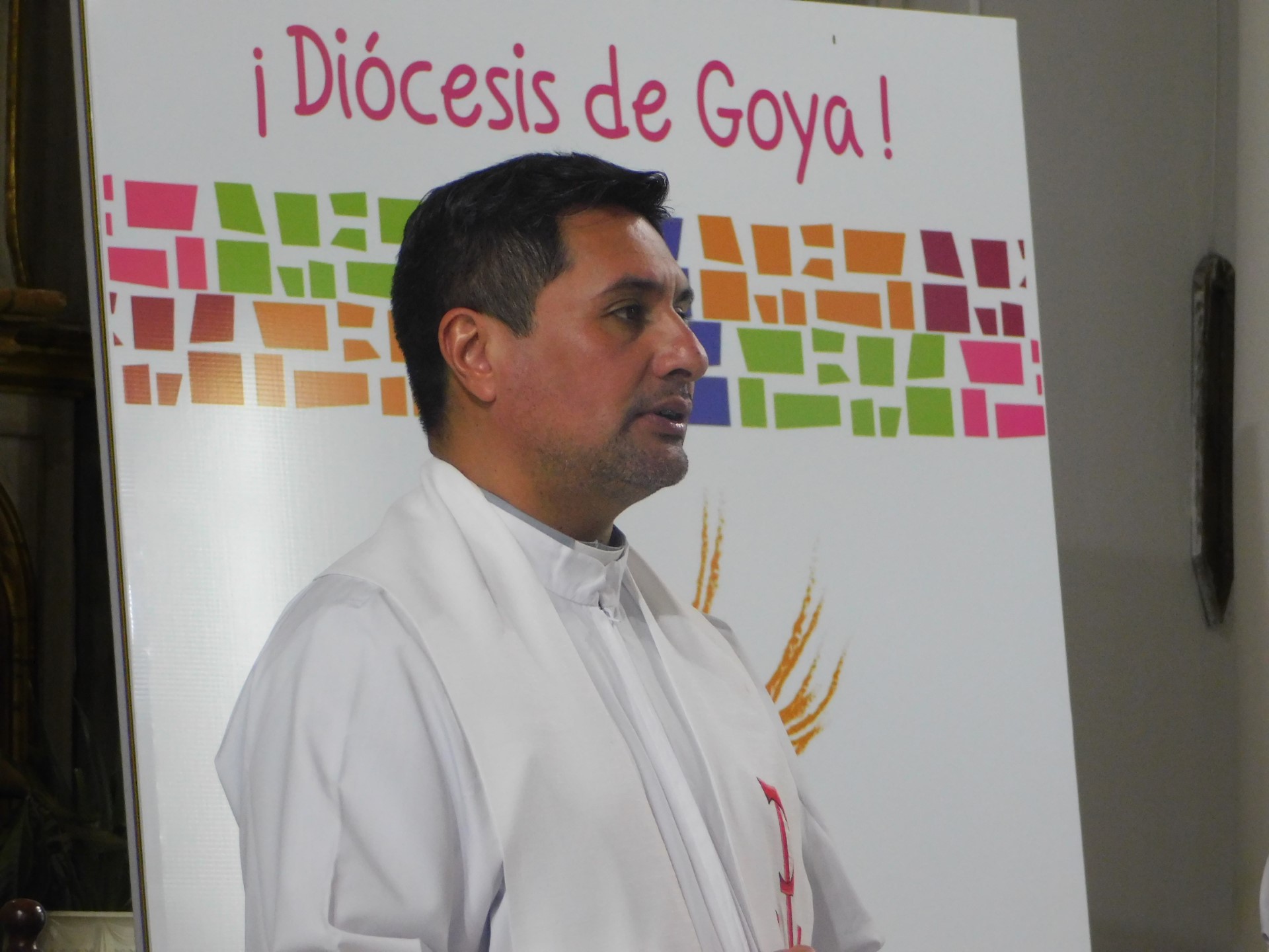 Cálido recibimiento al Padre Ariel Gimenez en Goya - LT6 GOYA